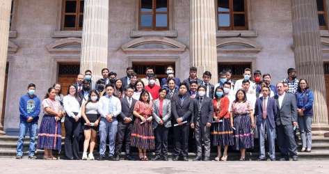 Otorgan certificado a estudiantes del Programa Nacional de Escuelas Taller en Guatemala