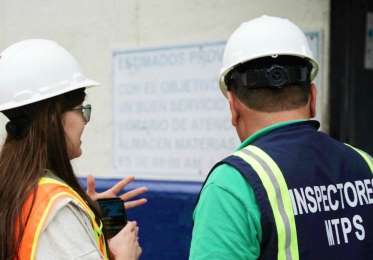 Distribuidoras de agua y gas bajo inspeccin por falta de equipo de seguridad para empleados en El Salvador