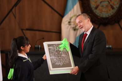 Nestl Guatemala dona computadoras para mejorar acceso a tecnologa educativa