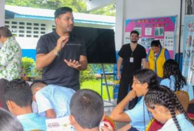 Concientizacin sobre trabajo infantil: estudiantes de Punta Burica reciben educacin temprana