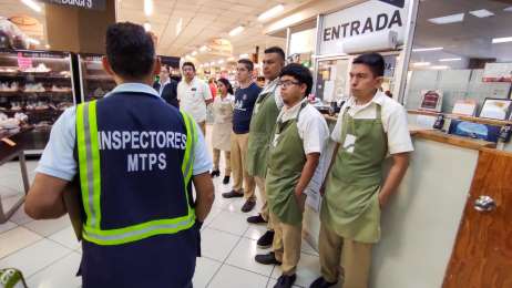 MTPS verifica pago total a trabajadores que laboran en das de asueto en El Salvador