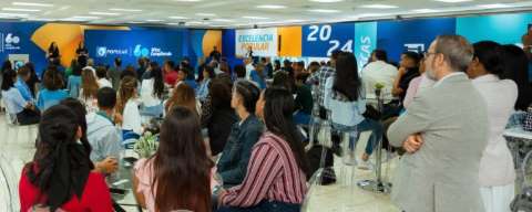 Banco Popular Dominicano entrega 60 becas a jvenes destacados