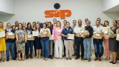 Entregan premios de productividad a trabajadores de empresas privadas en Panam