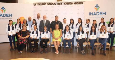 Trabajadoras de Cobre Panam fueron certificadas como operadoras de equipo pesado